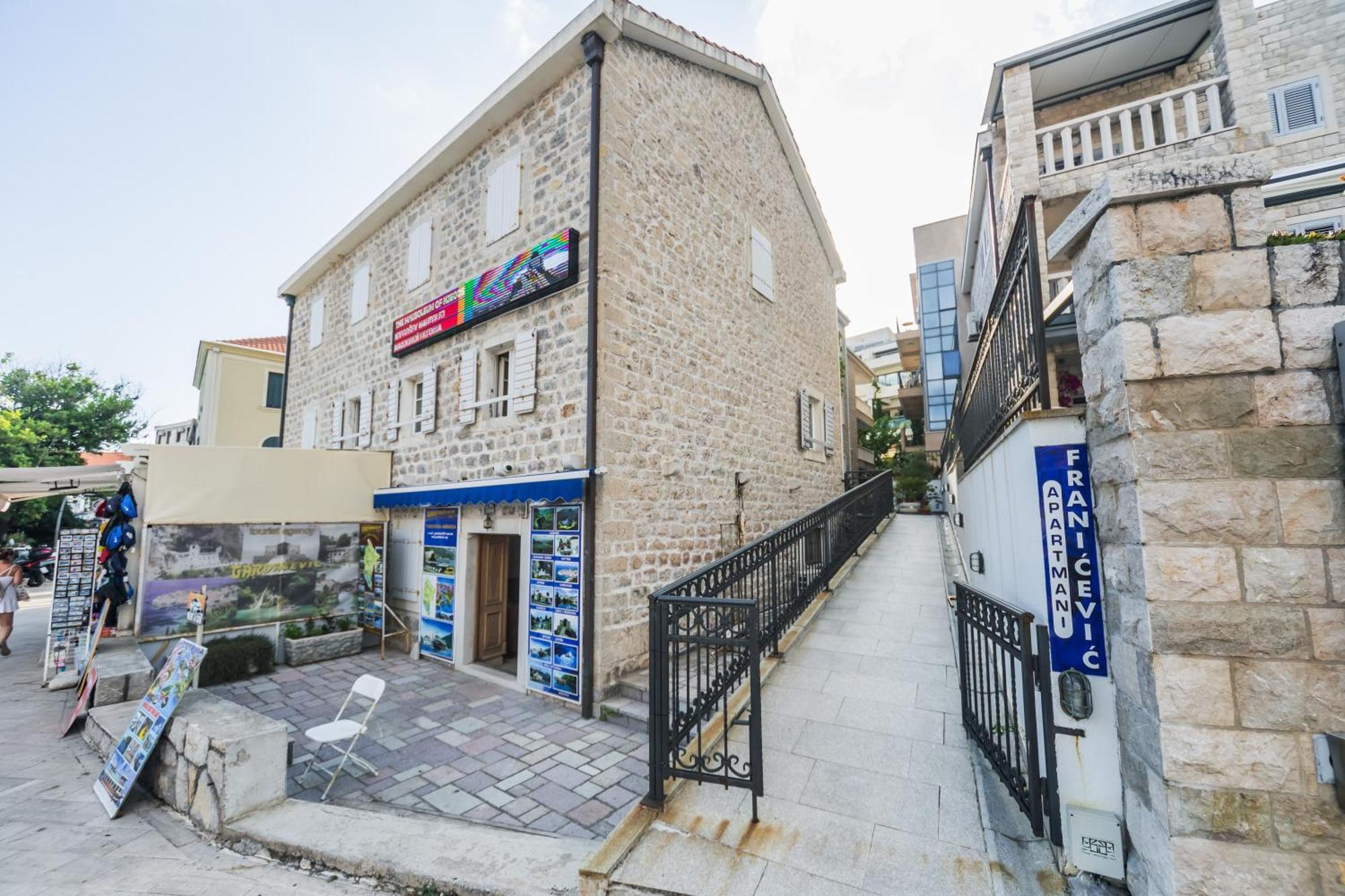 Apartments Franicevic Petrovac Exterior photo